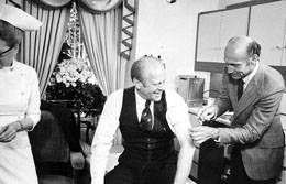 photo of President Gerald Ford being vaccinated in 1976.